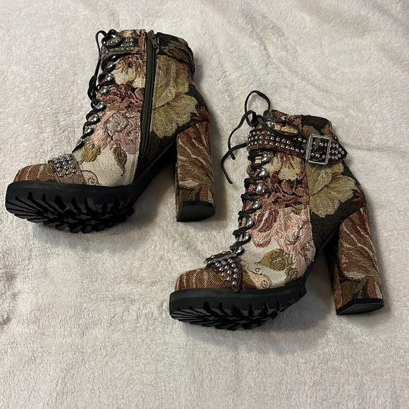 Jeffrey Campbell Lilith-2 Floral Fabric Stud Lace-up Zip Ankle Boots. Size 8M - Picture 4 of 10